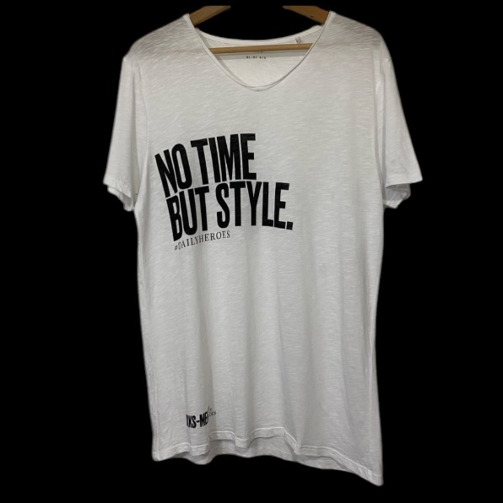 IKKS. Mens Size Large White Tee Shirt